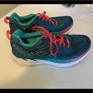 Hoka women’s Clifton 4 running shoe size 8